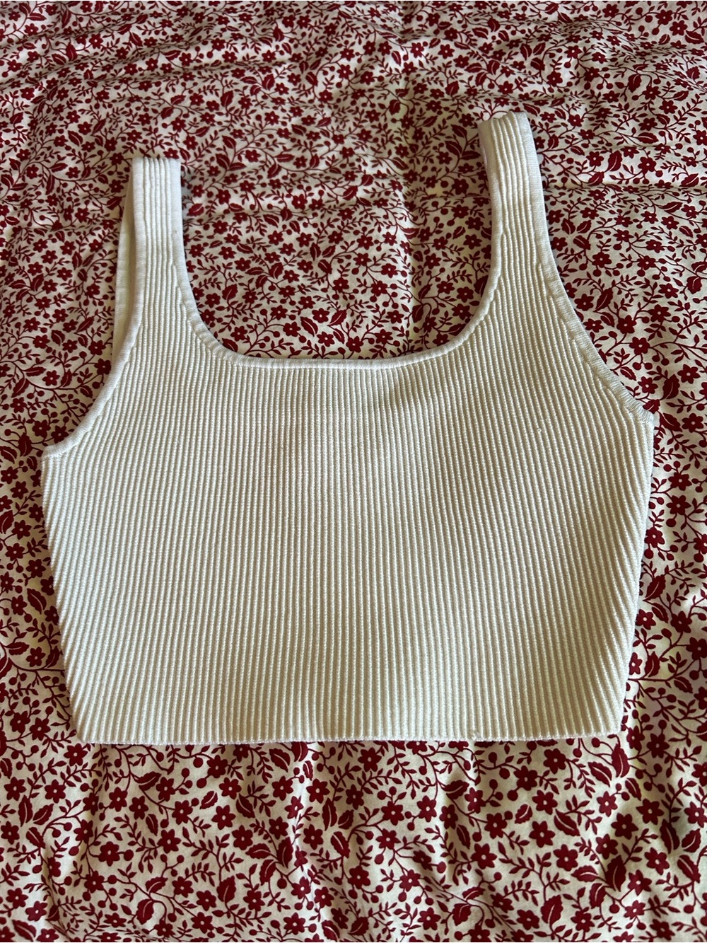 Aritzia crop top 🤍